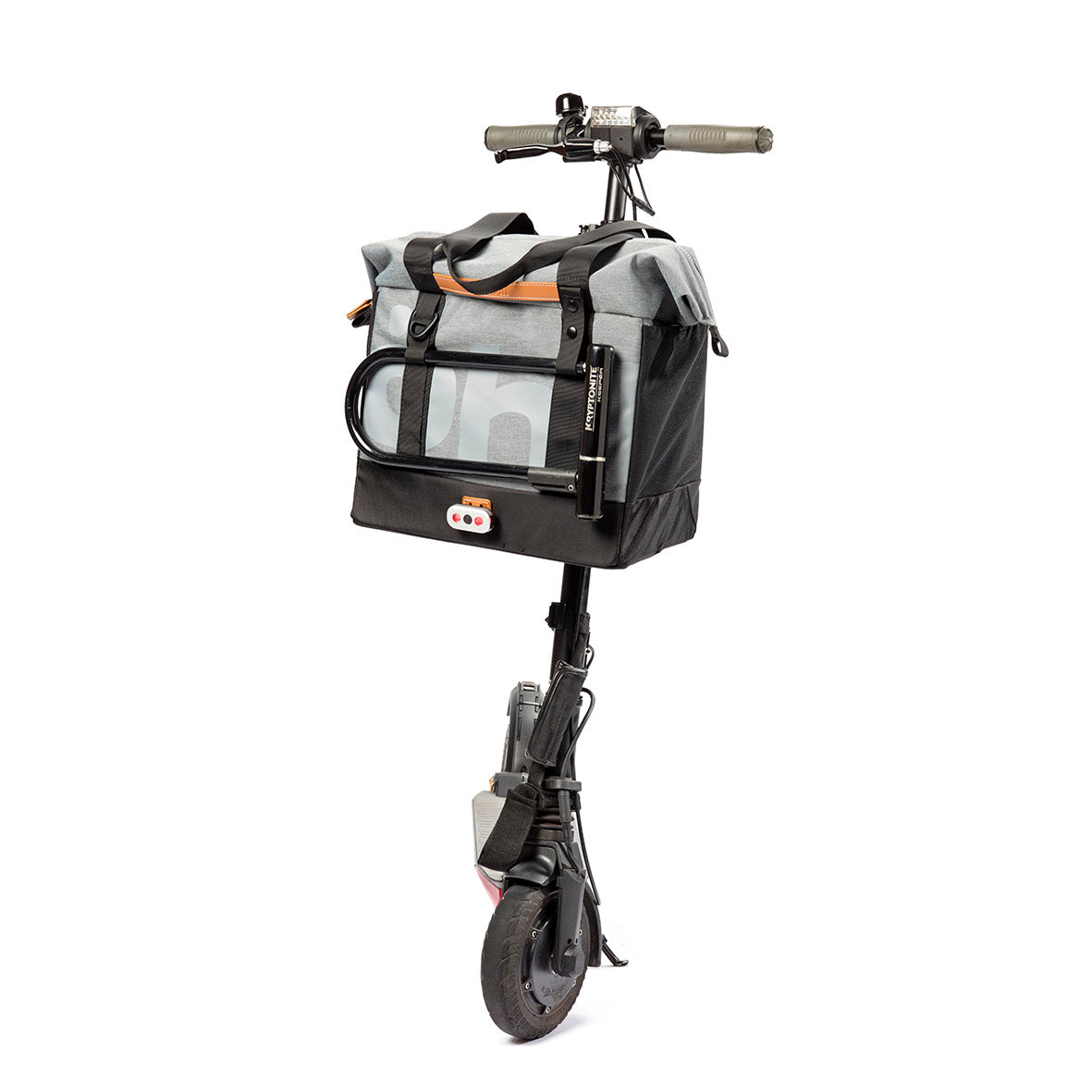 e-scooter with the Öhll-in bag and a u-lock placed using the multifunctional molle