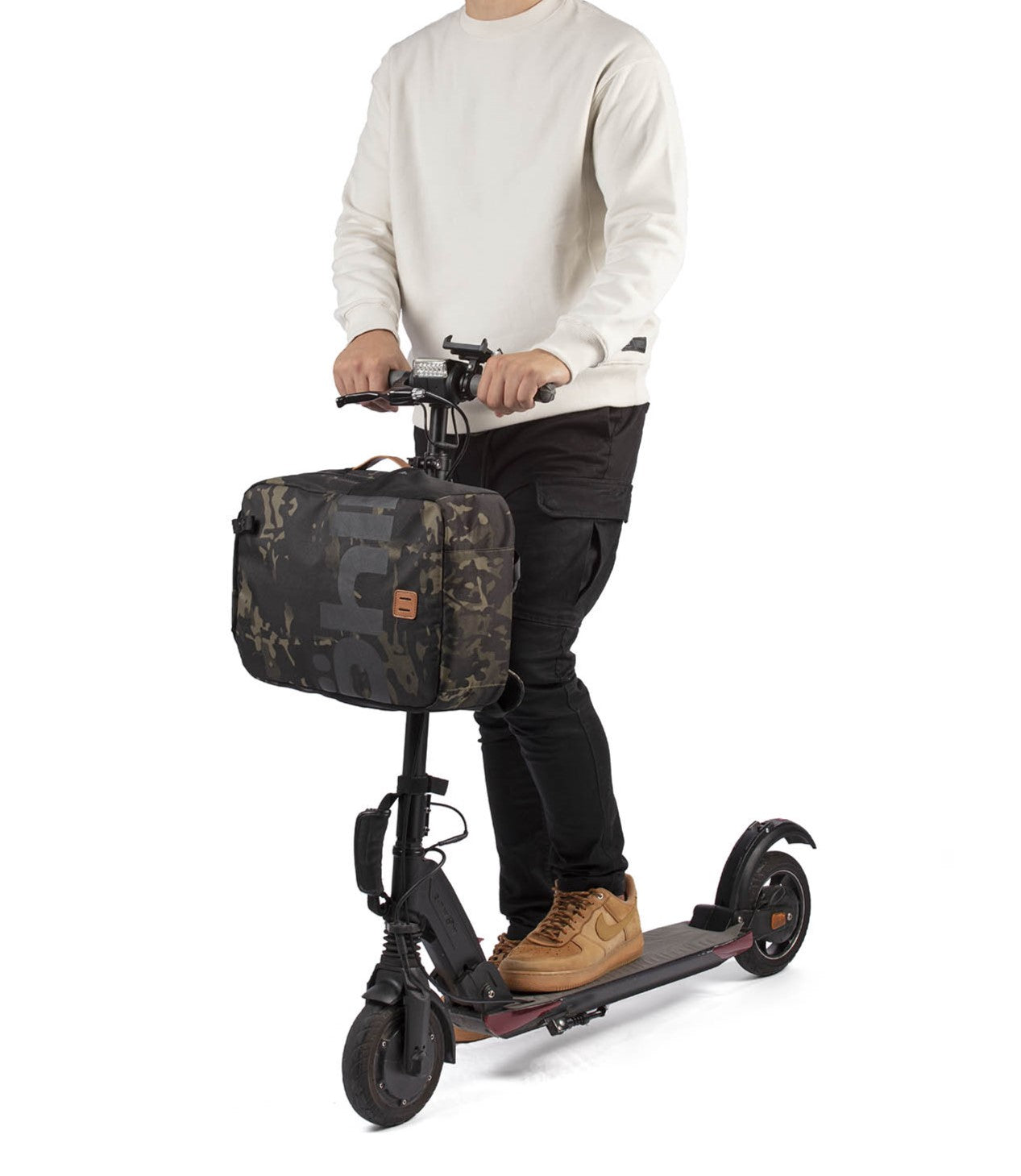 Öhll Backpack Camo e-scooter clipped